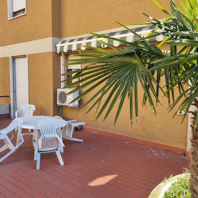 empoli appartamento in vendita di 5 vani con terrazza molto grande