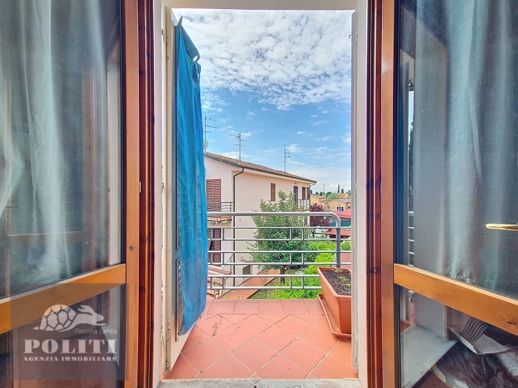 terratetto con due camere matrimoniali con balcone Cerreto Guidi