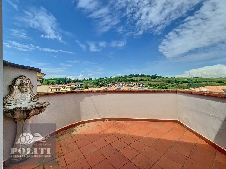 balcone terratetto Cerreto Guidi con vista sulle colline toscane