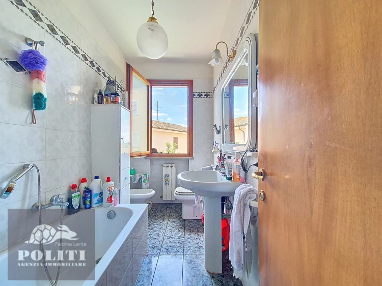bagno terratetto Cerreto Guidi con giardino privato