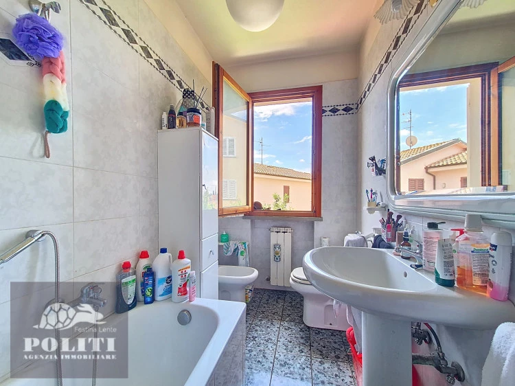 bagno terratetto Cerreto Guidi con giardino privato