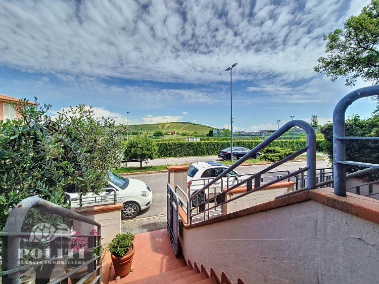 giardino privato terratetto Cerreto Guidi con vista sulle colline toscane