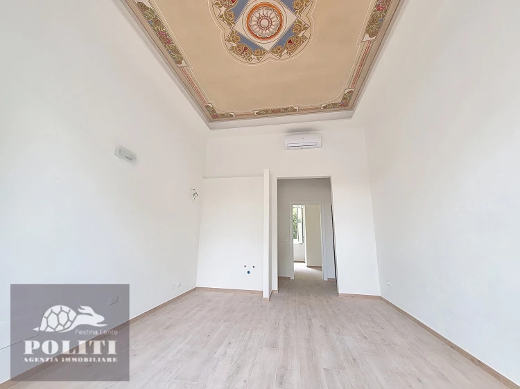 empoli due vani completamente ristrutturati e in pronta consegna camera con affresco