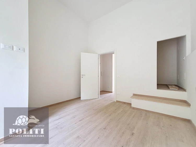 bilocale empoli stazione seconda camera con pavimento e bagno sopraelevato di servizio