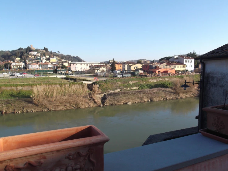 Terratetto a capraia fiorentina rustico pressi stazione arno