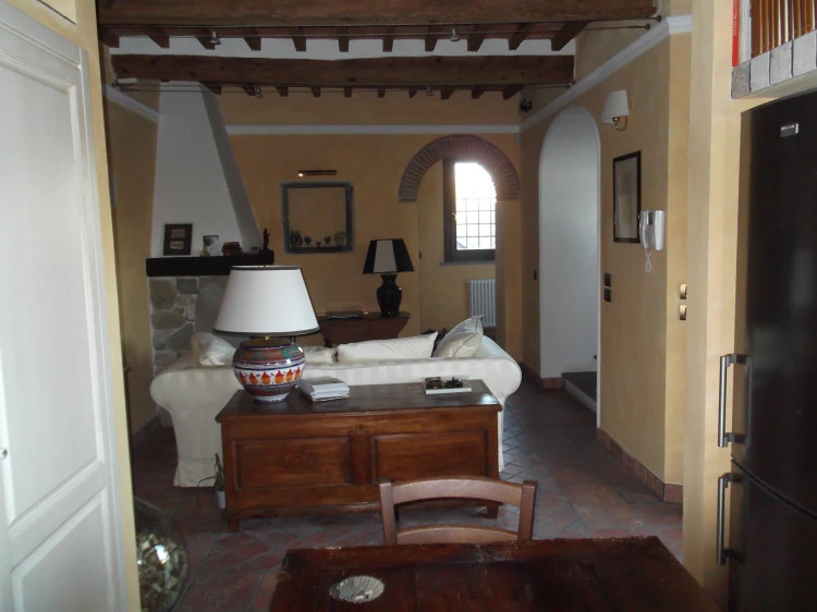 Terratetto a capraia fiorentina rustico pressi stazione tinello