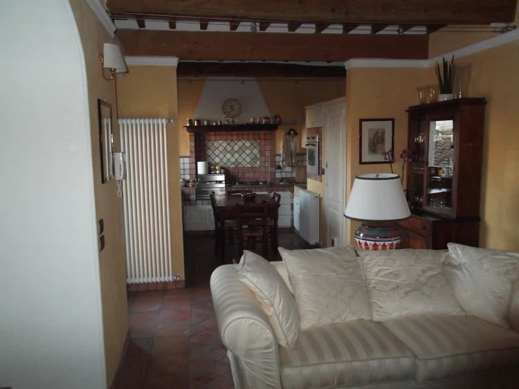 Terratetto a capraia fiorentina rustico pressi stazione cucina e tinello