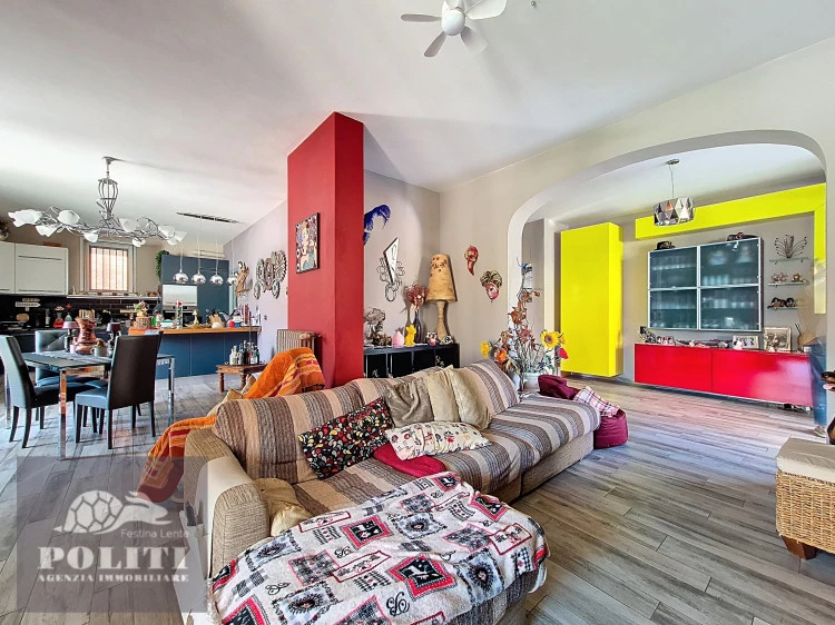 Ampio Salone e Zona Living Appartamento Prestigioso con ottime finiture e giardino privato zona centrale residenziale Empoli
