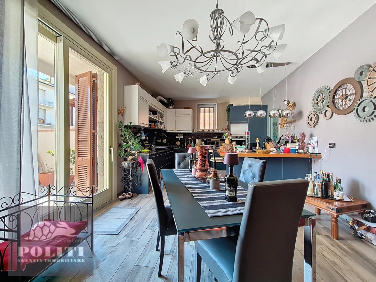 Ampia Cucina abitabile Appartamento Prestigioso con ottime finiture e giardino privato zona centrale residenziale Empoli