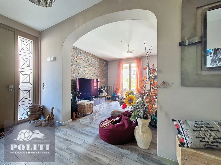 Ampio Salone e Zona Living Appartamento Prestigioso con ottime finiture e giardino privato zona centrale residenziale Empoli
