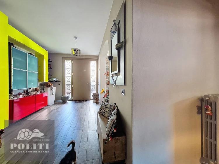 Ampio ingresso Appartamento Prestigioso con ottime finiture e giardino privato zona centrale residenziale Empoli