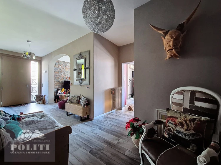 Ampio Salone e Zona Living Appartamento Prestigioso con ottime finiture e giardino privato zona centrale residenziale Empoli