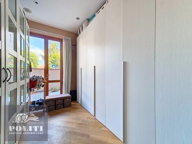 Spaziosa Cabina Armadio Appartamento Prestigioso con ottime finiture e giardino privato zona centrale residenziale Empoli
