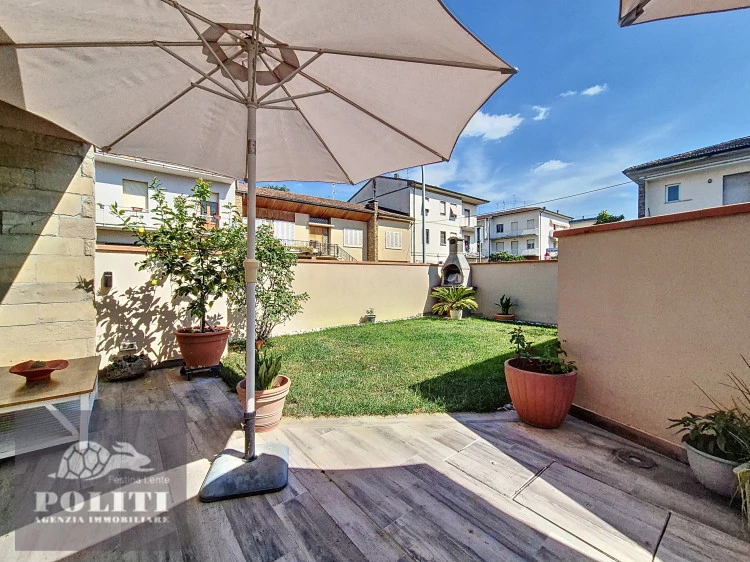 Veranda abitabile Appartamento Prestigioso con ottime finiture e giardino privato zona centrale residenziale Empoli