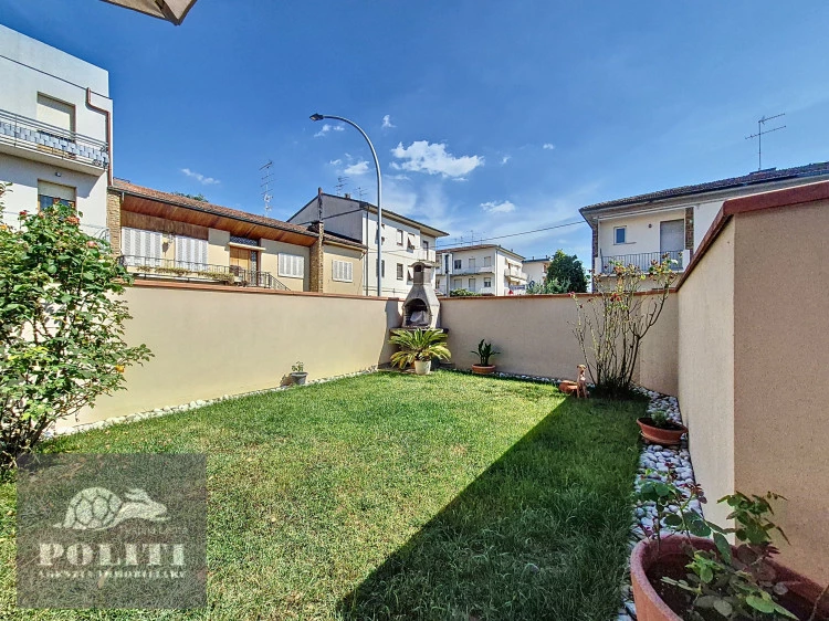 Veranda abitabile Appartamento Prestigioso con ottime finiture e giardino privato zona centrale residenziale Empoli