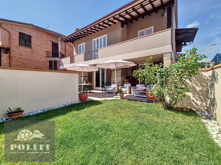 Veranda abitabile Appartamento Prestigioso con ottime finiture e giardino privato zona centrale residenziale Empoli