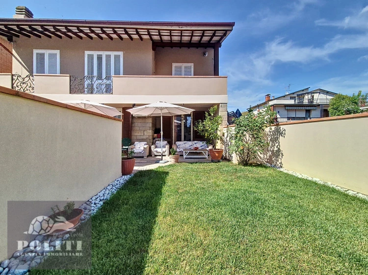 Veranda abitabile Appartamento Prestigioso con ottime finiture e giardino privato zona centrale residenziale Empoli