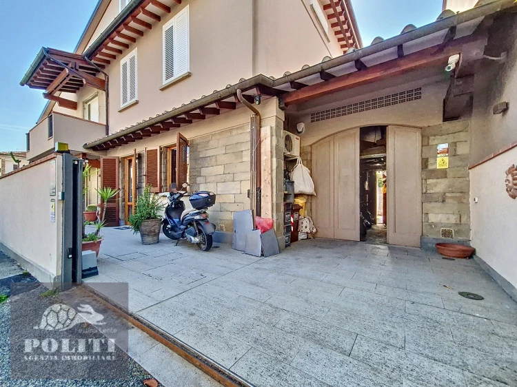 Appartamento Signorile Prestigioso con ottime finiture e giardino privato zona centrale residenziale Empoli