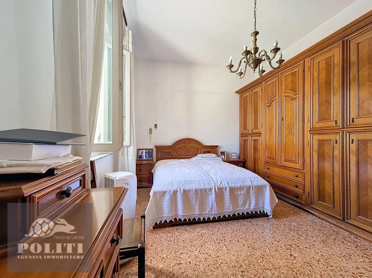Camera da letto Appartamento spazioso Empoli zona Piazza della Vittoria