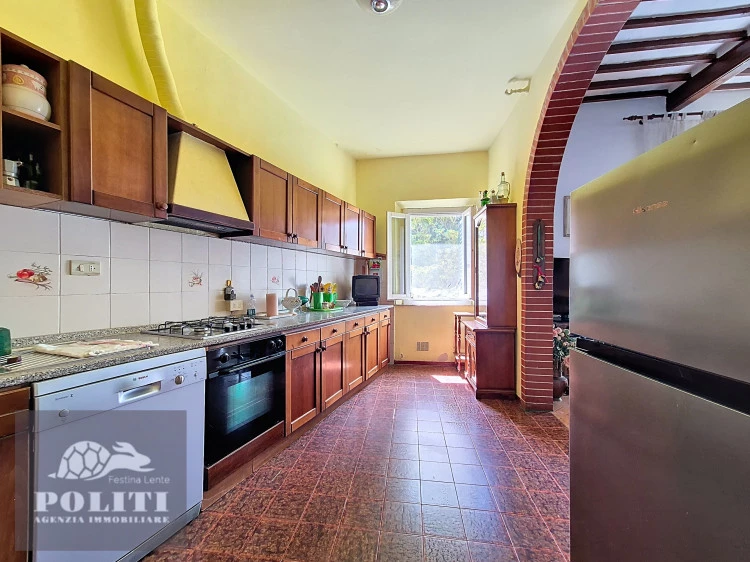 Ampia cucina abitabile appartamento Empoli zona Piazza della Vittoria