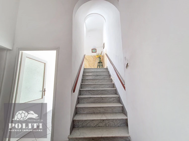 Ingresso con scala appartamento Empoli zona Piazza della Vittoria