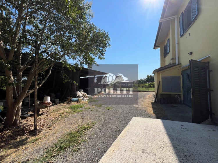 terratetto unifamiliare su due livelli san miniato basso con ampio giardino privato