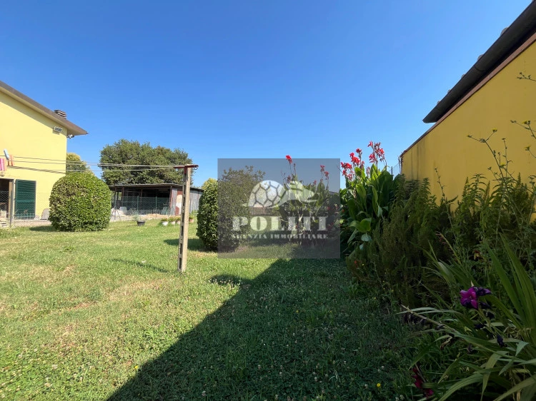 terratetto unifamiliare su due livelli san miniato basso con ampio giardino privato