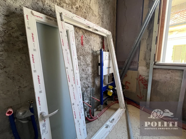 Appartamento ristrutturato con soffitta abitabile e posto auto a Limite
