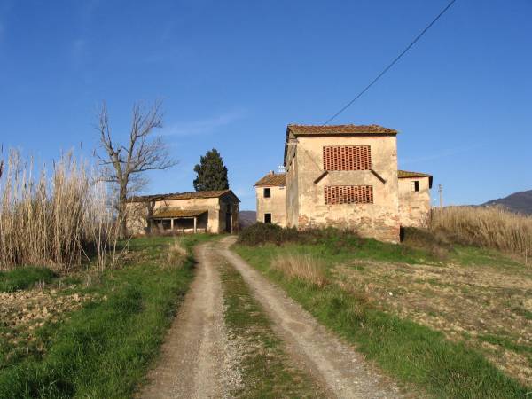 colonica-fienile-e-terreno-agricolo-a-vinci