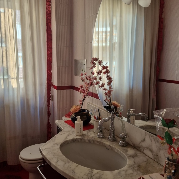 empoli appartamento in vendita di 5 vani con doppi servizi igienici, entrambi finestrati