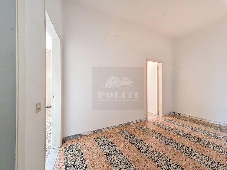 empoli vendita casa di 5 vani piccolo condominio atrio porta ingresso