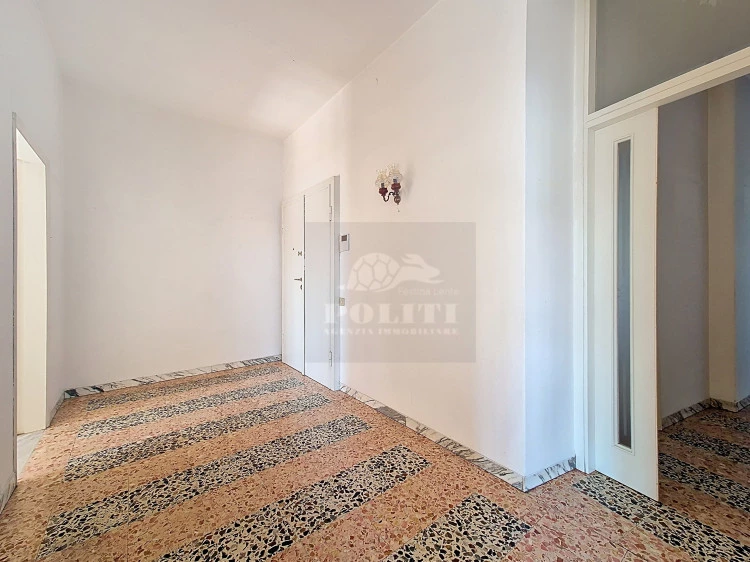 empoli vendita casa di 5 vani piccolo condominio porta ingresso e porta notte