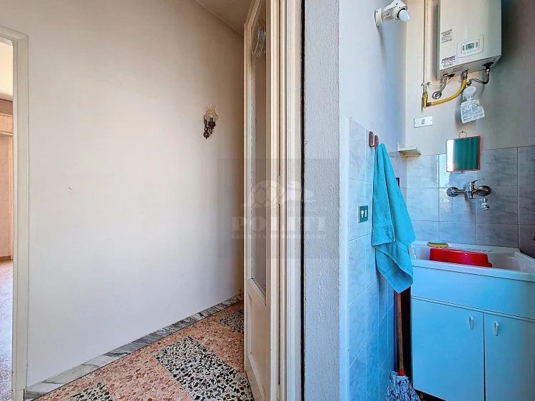 empoli vendita casa di 5 vani piccolo condominio terrazza coperta