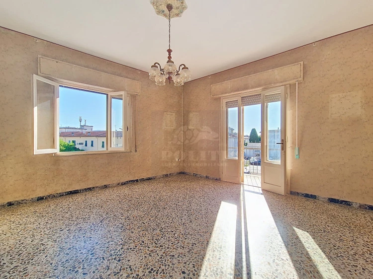 empoli vendita casa di 5 vani piccolo condominio luminoso