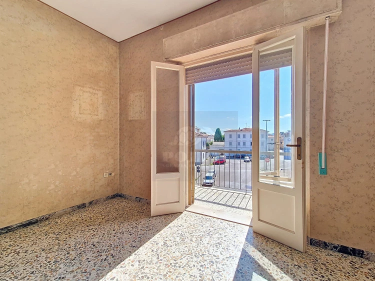 empoli vendita casa di 5 vani piccolo condominio tanta luce