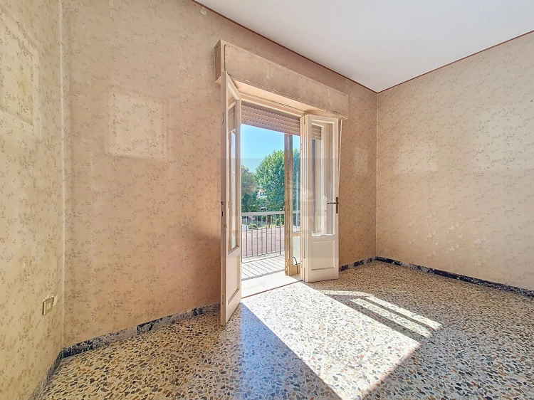 empoli vendita casa di 5 vani piccolo condominio luce luce luce