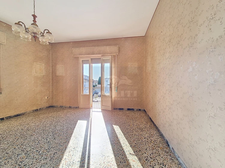 empoli vendita casa di 5 vani piccolo condominio camera