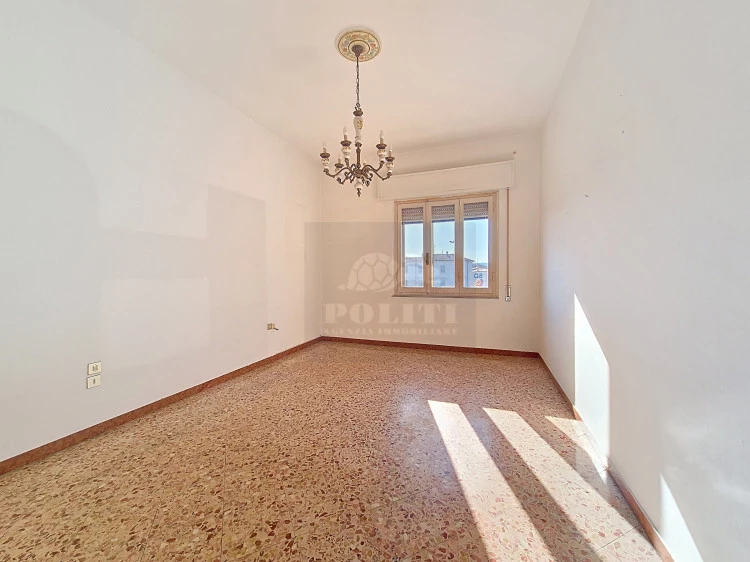 empoli vendita casa di 5 vani piccolo condominio seconda camera