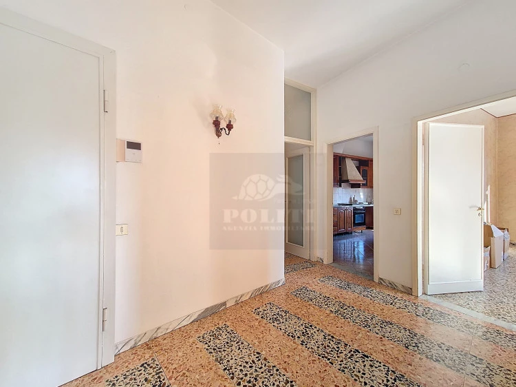 empoli vendita casa di 5 vani piccolo condominio ingresso atrio