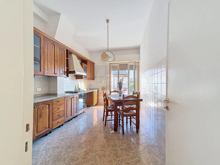 empoli vendita casa di 5 vani piccolo condominio cucina