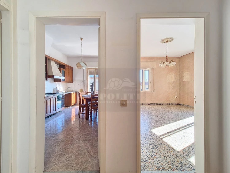 empoli vendita casa di 5 vani piccolo condominio sala e cucina