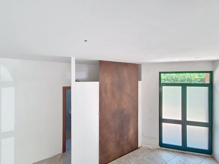 vendesi fondo commerciale ad Empoli molto luminoso terzo accesso