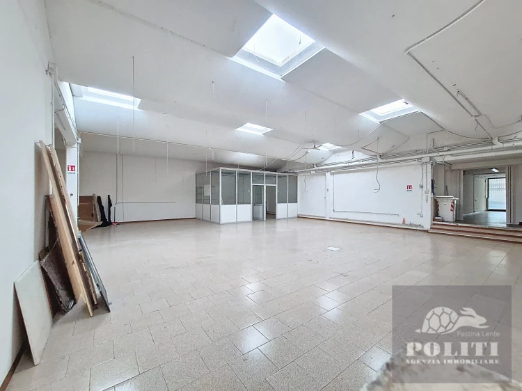 Magazzino fondo artigianale ad empoli pressi stazione