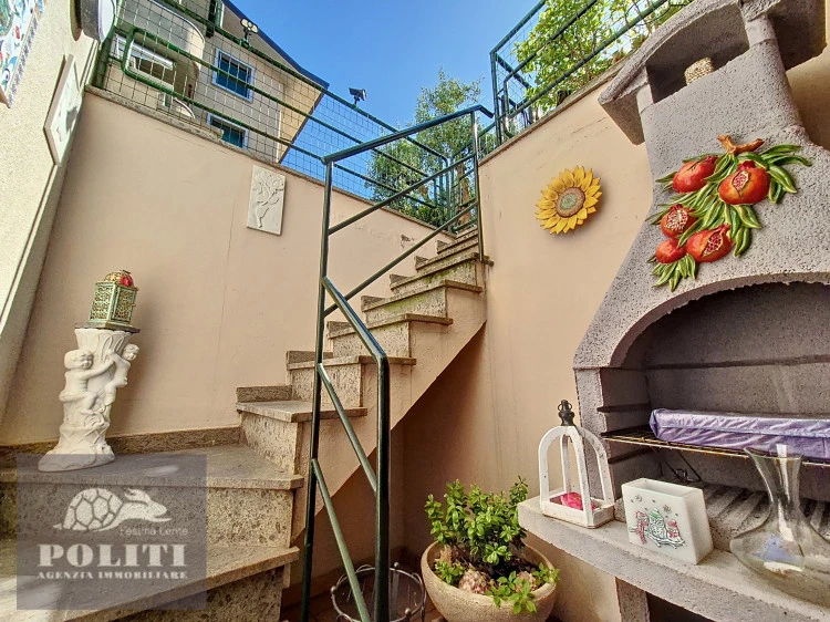 Appartamento su due piani con Giardino Privato a Empoli