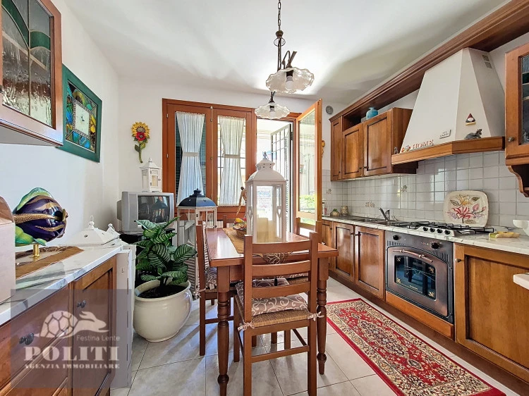 Ampia cucina abitabile Appartamento con Seminterrato abitabile e Giardino Privato a Empoli