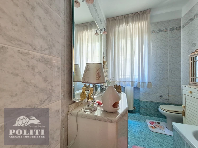 Bagno Padronale signorile Appartamento con Seminterrato abitabile e Giardino Privato a Empoli