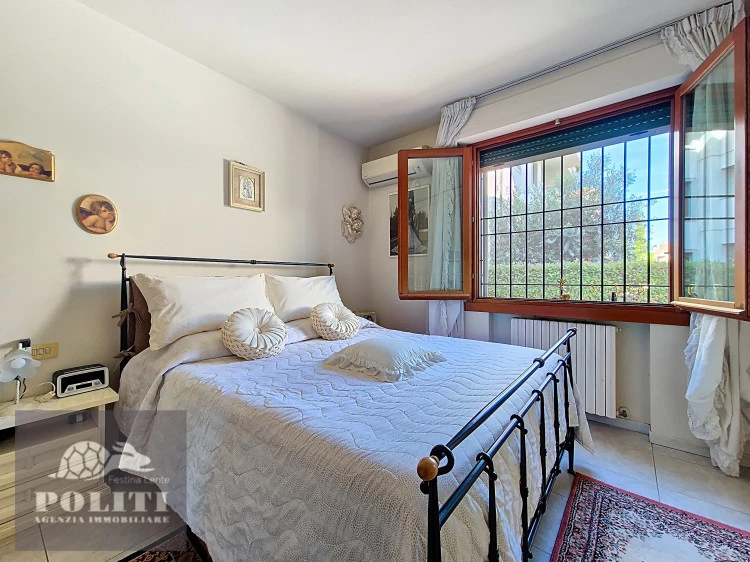 Camera Padronale Matrimoniale Appartamento con Seminterrato abitabile e Giardino Privato a Empoli