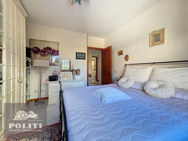 Camera Padronale Matrimoniale Appartamento con Seminterrato abitabile e Giardino Privato a Empoli
