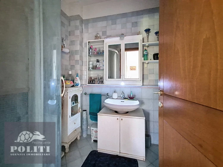 Bagno Appartamento con Seminterrato abitabile e Giardino Privato a Empoli