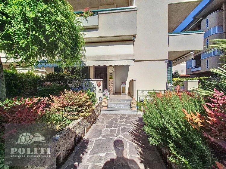 Ampio giardino privato Appartamento con Seminterrato abitabile a Empoli